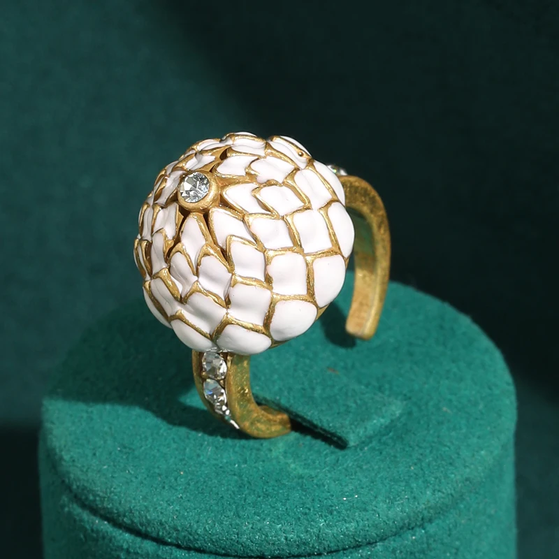 Large Vintage White Zircon Flower Ring Luxury Gold Color Women Music Party Jewelry High Brand Cubic Accessories 2026 New Arrival
Large Vintage White Zircon Flower Ring Luxury Gold Color Women Music Party Jewelry High Brand Cubic Accessories 2026 New Arrival