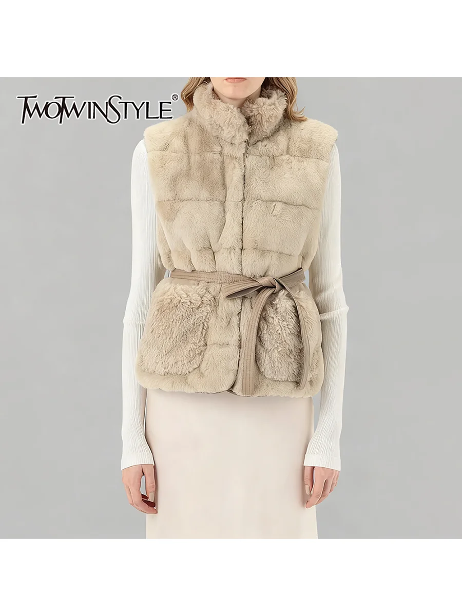 TWOTWINSTYLE однотонные базовые жилеты с карманами для женщин с высоким воротом без рукавов в стиле пэчворк, повседневный флокированный жилет, женская мода, новинка
TWOTWINSTYLE однотонные базовые жилеты с карманами для женщин с высоким воротом без рукавов в стиле пэчворк, повседневный флокированный жилет, женская мода, новинка