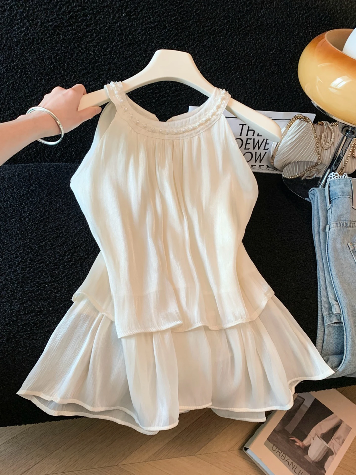 Glimmering Tulle Pearl Decorated Neck Hanging Summer Thin Style Lace Sleeveless Women's Blouse French Style Loose Fit Daily Wear
Glimmering Tulle Pearl Decorated Neck Hanging Summer Thin Style Lace Sleeveless Women's Blouse French Style Loose Fit Daily Wear