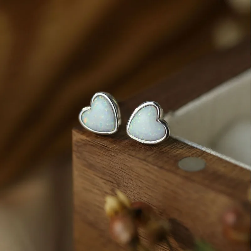 Серьги-гвоздики Love с белым опалом, темперамент, серебро S925, простые персонализированные нишевые серьги премиум-класса в стиле ретро
Серьги-гвоздики Love с белым опалом, темперамент, серебро S925, простые персонализированные нишевые серьги премиум-класса в стиле ретро