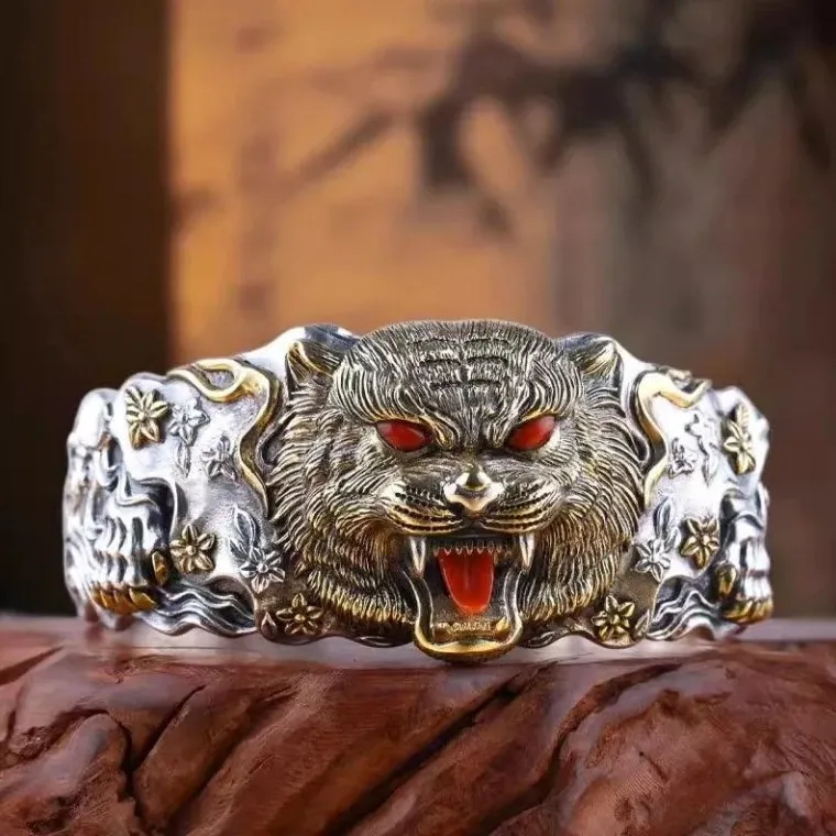 Hu Hu Sheng Wei Domineering Bracelet Personality Trend China Wind Tiger Head Bracelet Fashion Advanced Bracelet
Hu Hu Sheng Wei Domineering Bracelet Personality Trend China Wind Tiger Head Bracelet Fashion Advanced Bracelet