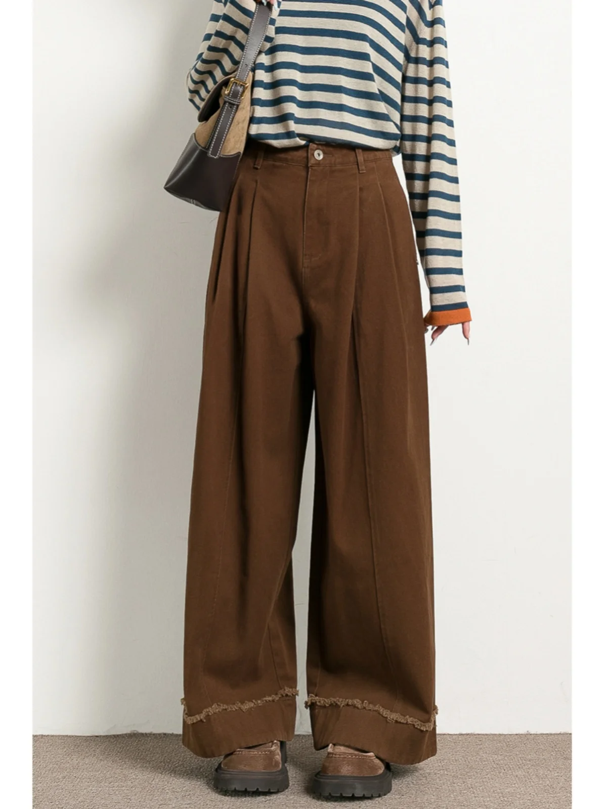 Модные джинсы с цветочным принтом, с рюшами по низу, свободные, широкие штанины, женские, коричневые, винтажные, с высокой талией, весна-осень, новые, стильные джинсы
Модные джинсы с цветочным принтом, с рюшами по низу, свободные, широкие штанины, женские, коричневые, винтажные, с высокой талией, весна-осень, новые, стильные джинсы