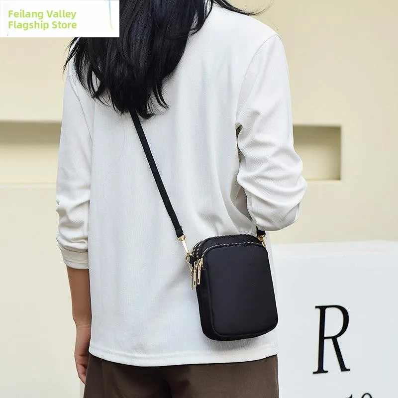 Women's Crossbody Pouch Bag Lightweight Three-layer Mobile Phone Wallet Vertical Design Summer Fashion Small Purse
Women's Crossbody Pouch Bag Lightweight Three-layer Mobile Phone Wallet Vertical Design Summer Fashion Small Purse