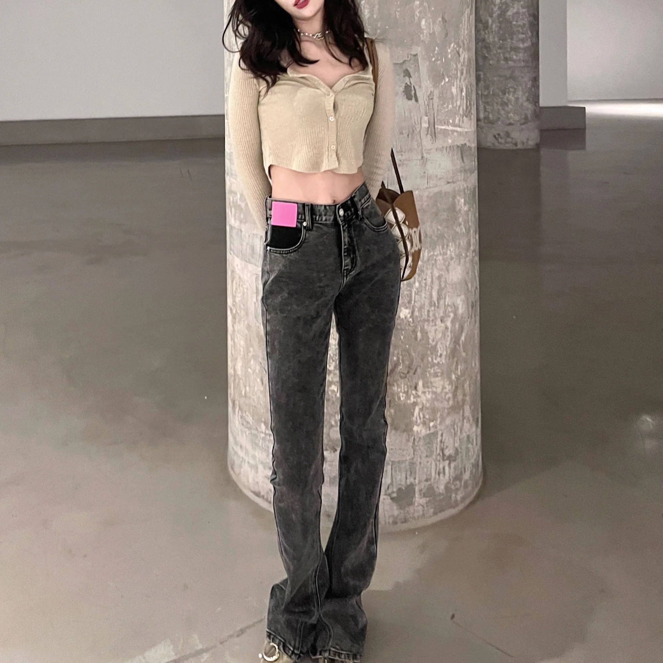 Джинсы Amor Visual с эффектом увеличения роста на 5 см, узкие, ярко-розовые, расклешенные, с высокой талией, из хлопкового стрейч-материала...
Джинсы Amor Visual с эффектом увеличения роста на 5 см, узкие, ярко-розовые, расклешенные, с высокой талией, из хлопкового стрейч-материала...