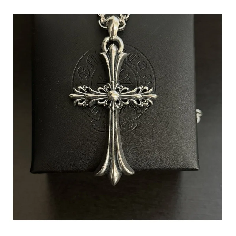Retro Old Style Men and Women Versatile Couple Fashion Extra Large Cross Pendant Letter Chain Necklace
Retro Old Style Men and Women Versatile Couple Fashion Extra Large Cross Pendant Letter Chain Necklace
