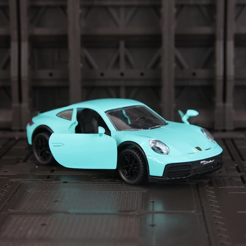 1:32 Porsche 911 Dakar alloy car model doors on both sides that can be opened suitable for collection and can be given as gift
1:32 Porsche 911 Dakar alloy car model doors on both sides that can be opened suitable for collection and can be given as gift