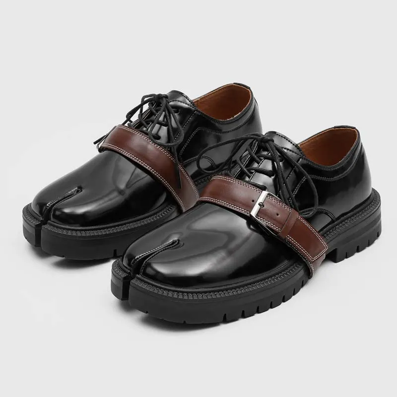 Men Tabi Split Toe Derby Shoes Glossy Patent Leather Thick Platform Brogues Belt Buckle Strap Lace Up Chunky Sole Casual Busines
Men Tabi Split Toe Derby Shoes Glossy Patent Leather Thick Platform Brogues Belt Buckle Strap Lace Up Chunky Sole Casual Busines