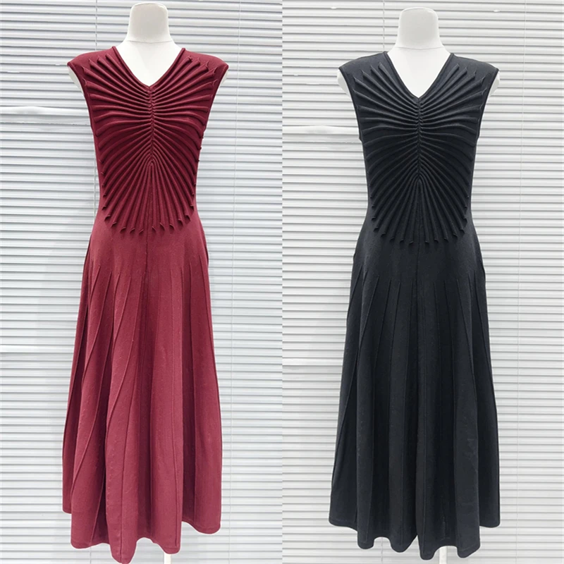 New Summer Women'sV-neck 3D stripedpleated sleeveless dress fashionable high-street casual midi dress perfect for wedding guests
New Summer Women'sV-neck 3D stripedpleated sleeveless dress fashionable high-street casual midi dress perfect for wedding guests