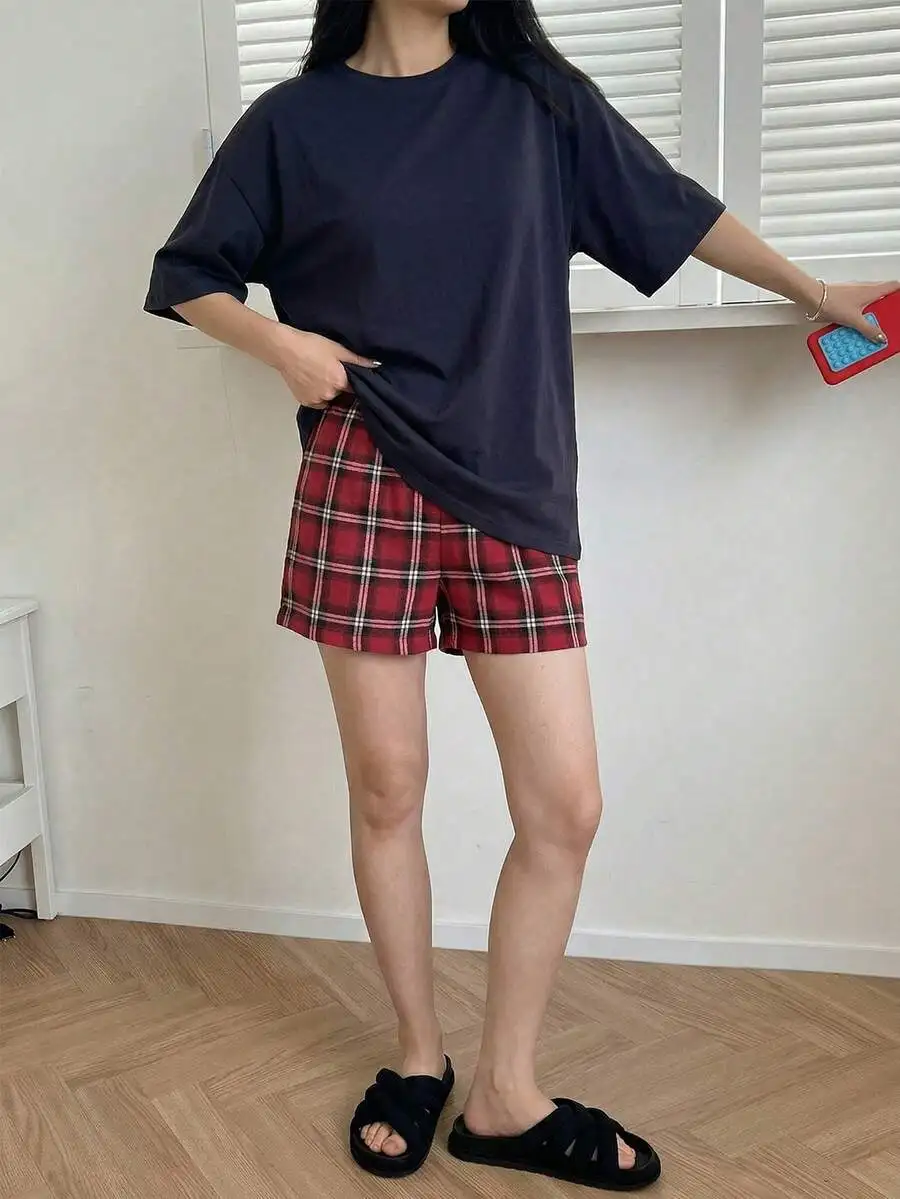 Women Loose Solid Color Short Sleeve T-Shirt And Plaid Cropped Shorts Pajama Set Summer
Women Loose Solid Color Short Sleeve T-Shirt And Plaid Cropped Shorts Pajama Set Summer