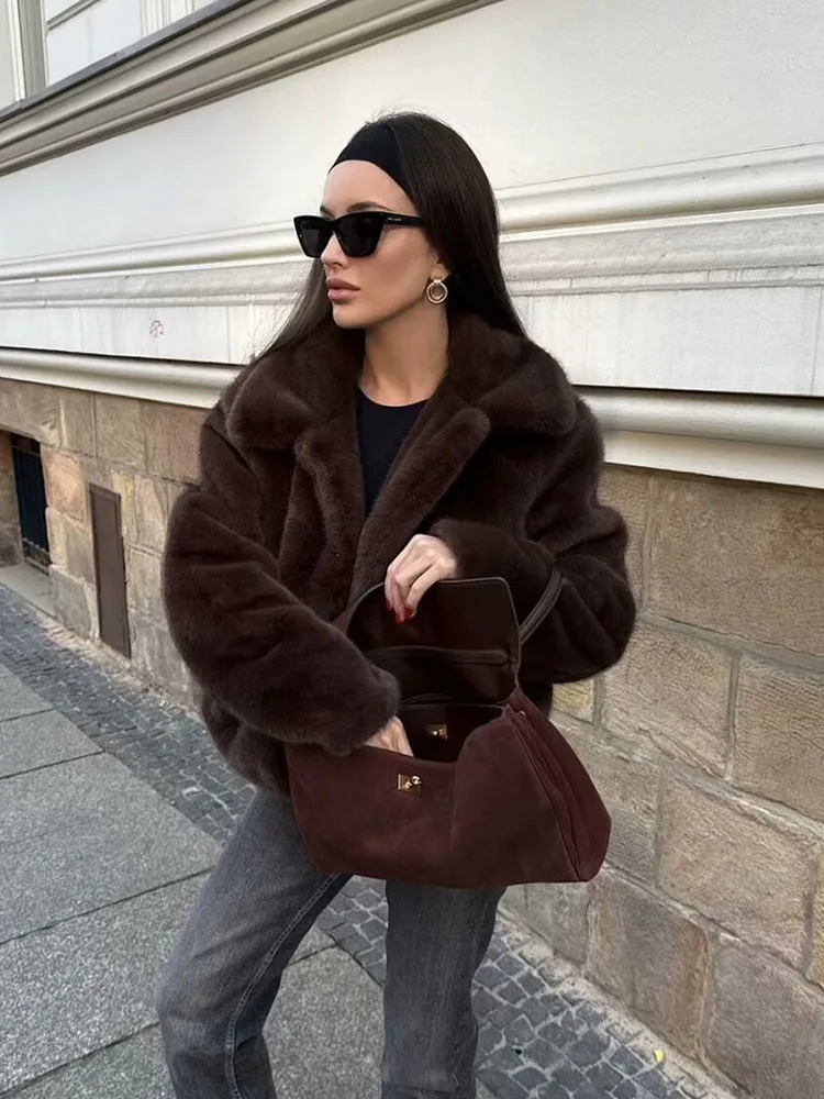 Vintage Woman Faux Fur Jacket Long Sleeve Casual Warm Thicken Coat 2024 Female Ladies Warm Autumn High Street Elegant Outwear
Vintage Woman Faux Fur Jacket Long Sleeve Casual Warm Thicken Coat 2024 Female Ladies Warm Autumn High Street Elegant Outwear