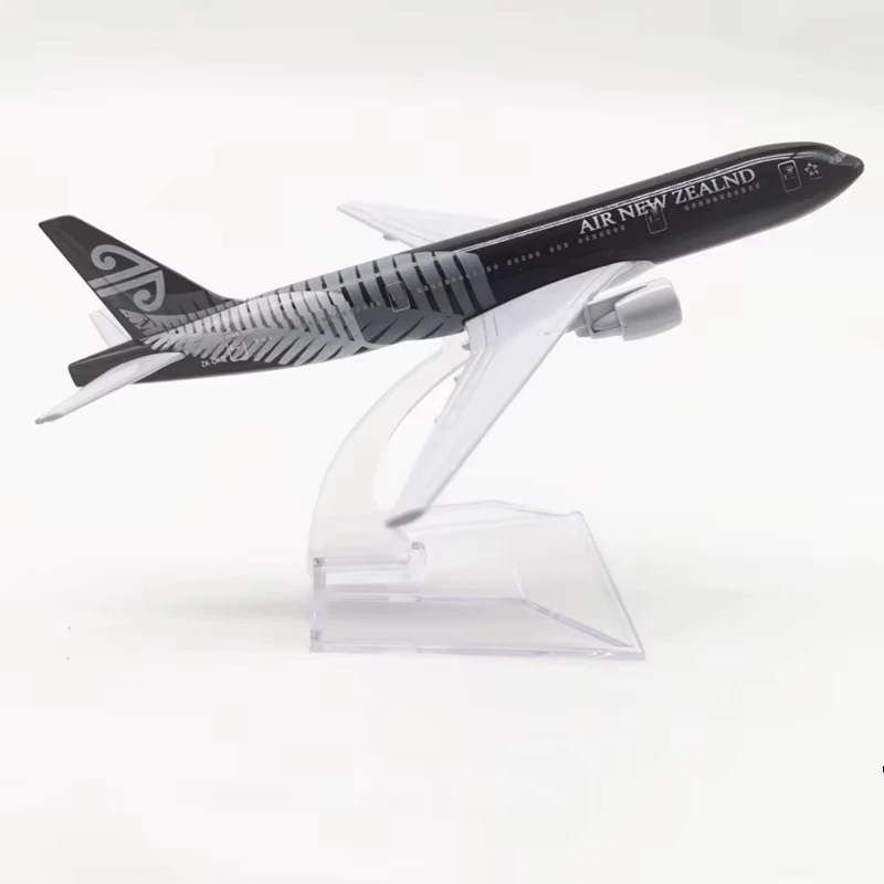 16 см Airlines Boeing B777 Самолеты Модель самолета Коллекция игрушек
16 см Airlines Boeing B777 Самолеты Модель самолета Коллекция игрушек