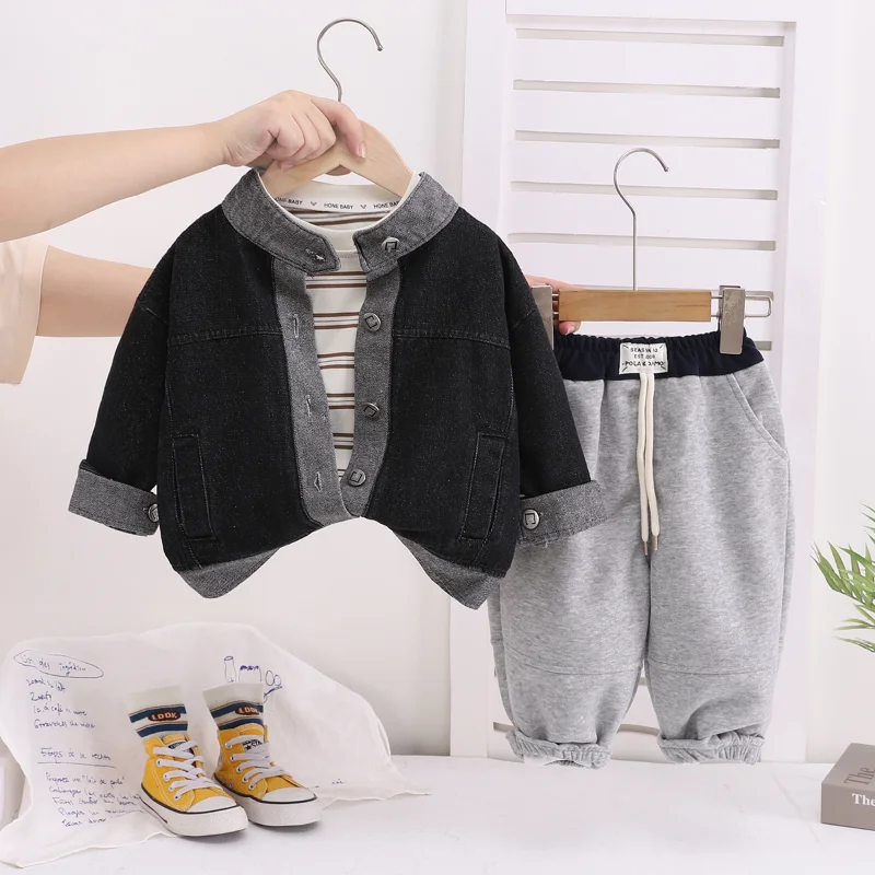 Новая весенне-осенняя модная детская одежда, костюм, детская куртка для мальчиков, футболка, брюки, 3 шт./компл., одежда для маленьких девочек, детские спортивные костюмы
Новая весенне-осенняя модная детская одежда, костюм, детская куртка для мальчиков, футболка, брюки, 3 шт./компл., одежда для маленьких девочек, детские спортивные костюмы