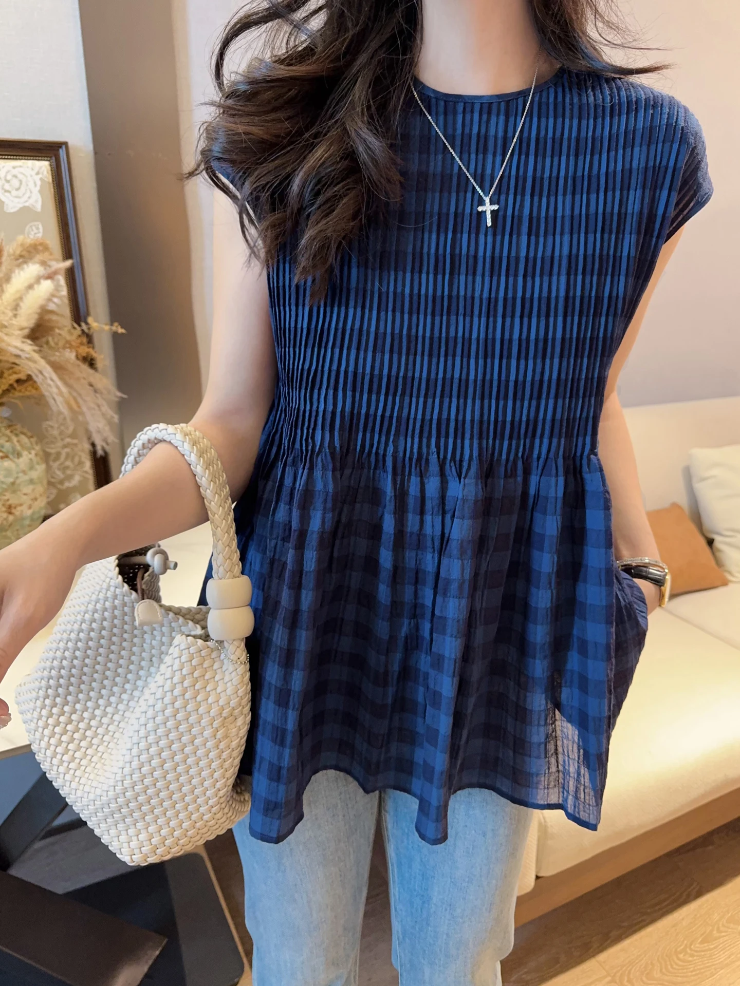 Artistic Anti-Aging! Loose Sleeveless Blue Plaid Shirt Cotton Dental Floss Pleat Summer Versatile Doll Top Women's Fashion
Artistic Anti-Aging! Loose Sleeveless Blue Plaid Shirt Cotton Dental Floss Pleat Summer Versatile Doll Top Women's Fashion
