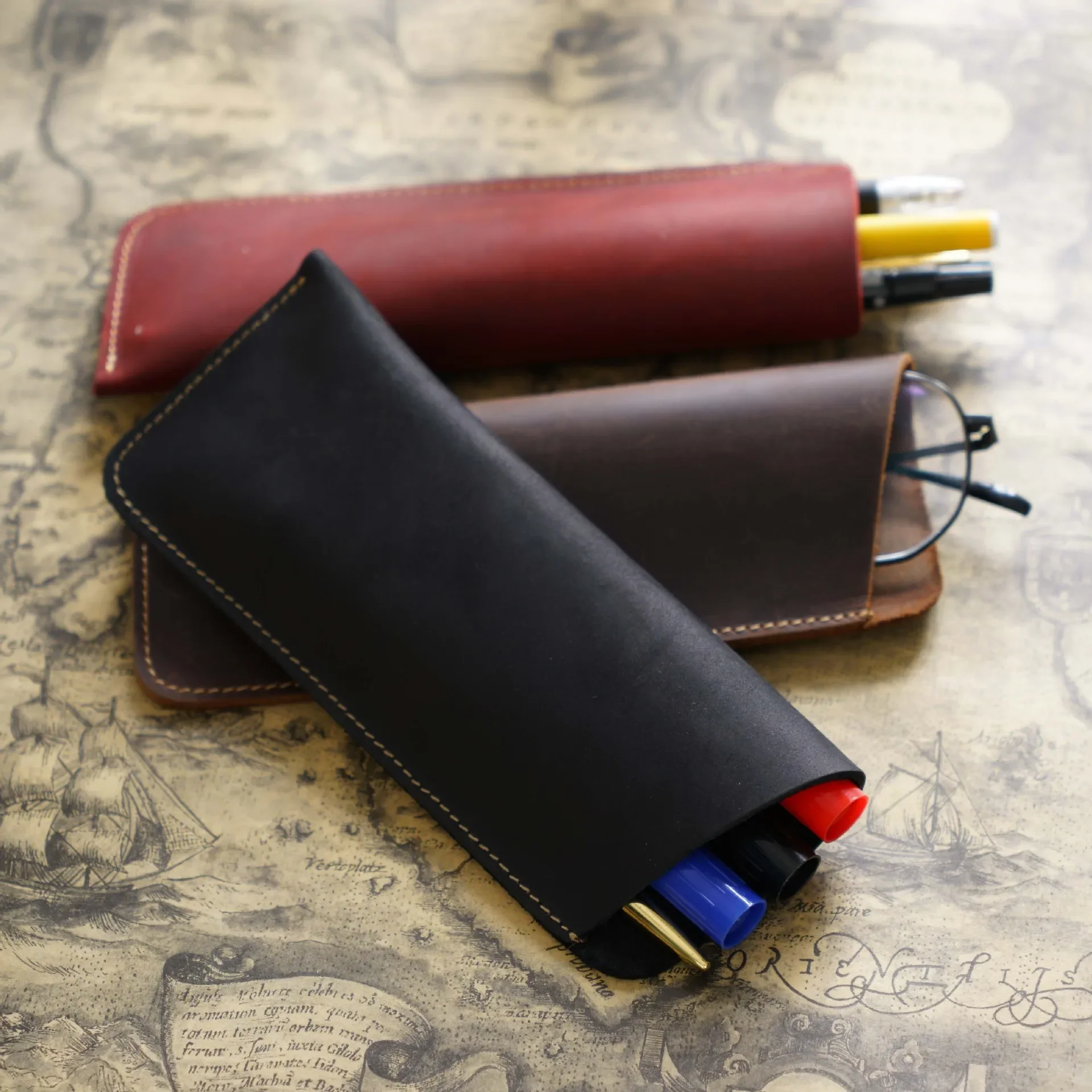 Cowhide glasses bag Crazy horse leather simple myopic reading glasses holster for men portable carry-on storage bag for women
Cowhide glasses bag Crazy horse leather simple myopic reading glasses holster for men portable carry-on storage bag for women