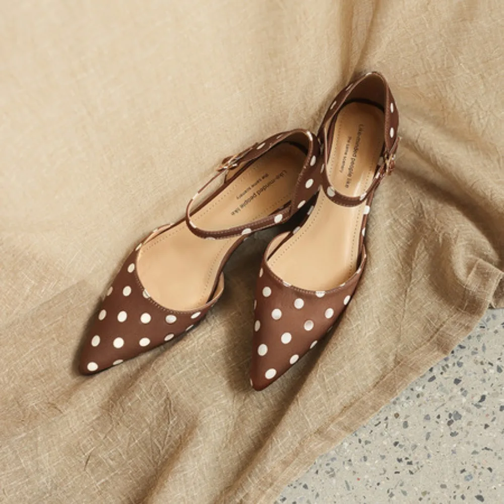 Retro Polka Dot Ladies Sandals Mixed Colors Women's High Heels Wedges Summer Female Shoes Sexy Pointed Toe Black White Silk
Retro Polka Dot Ladies Sandals Mixed Colors Women's High Heels Wedges Summer Female Shoes Sexy Pointed Toe Black White Silk