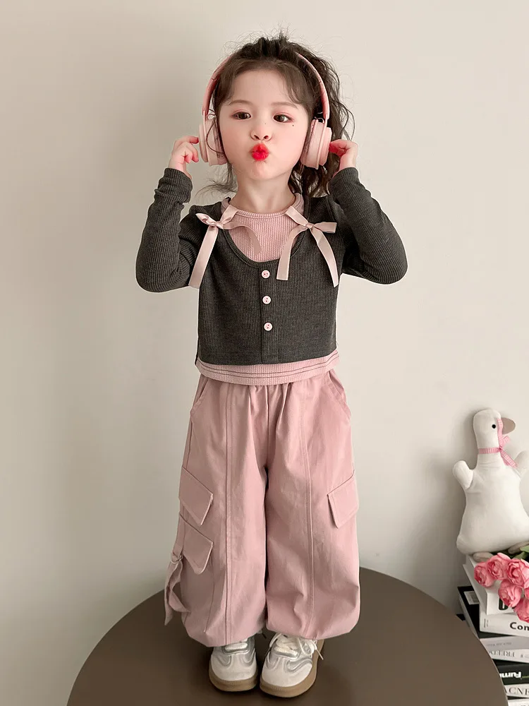 Girl's casual suit2025Spring and Autumn New Children's Baby Fake Two-Piece Top and Cargo Pants Set
Girl's casual suit2025Spring and Autumn New Children's Baby Fake Two-Piece Top and Cargo Pants Set