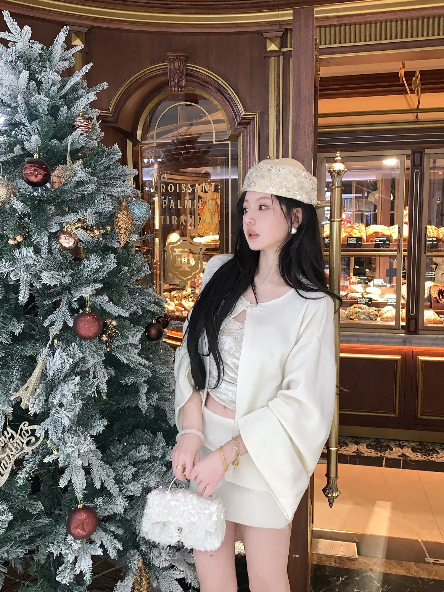 New Chinese Style Wool Knitted Jacket And Half Skirt Set with Button Design by Moss Studio for Women Fashionable Casual Wear
New Chinese Style Wool Knitted Jacket And Half Skirt Set with Button Design by Moss Studio for Women Fashionable Casual Wear