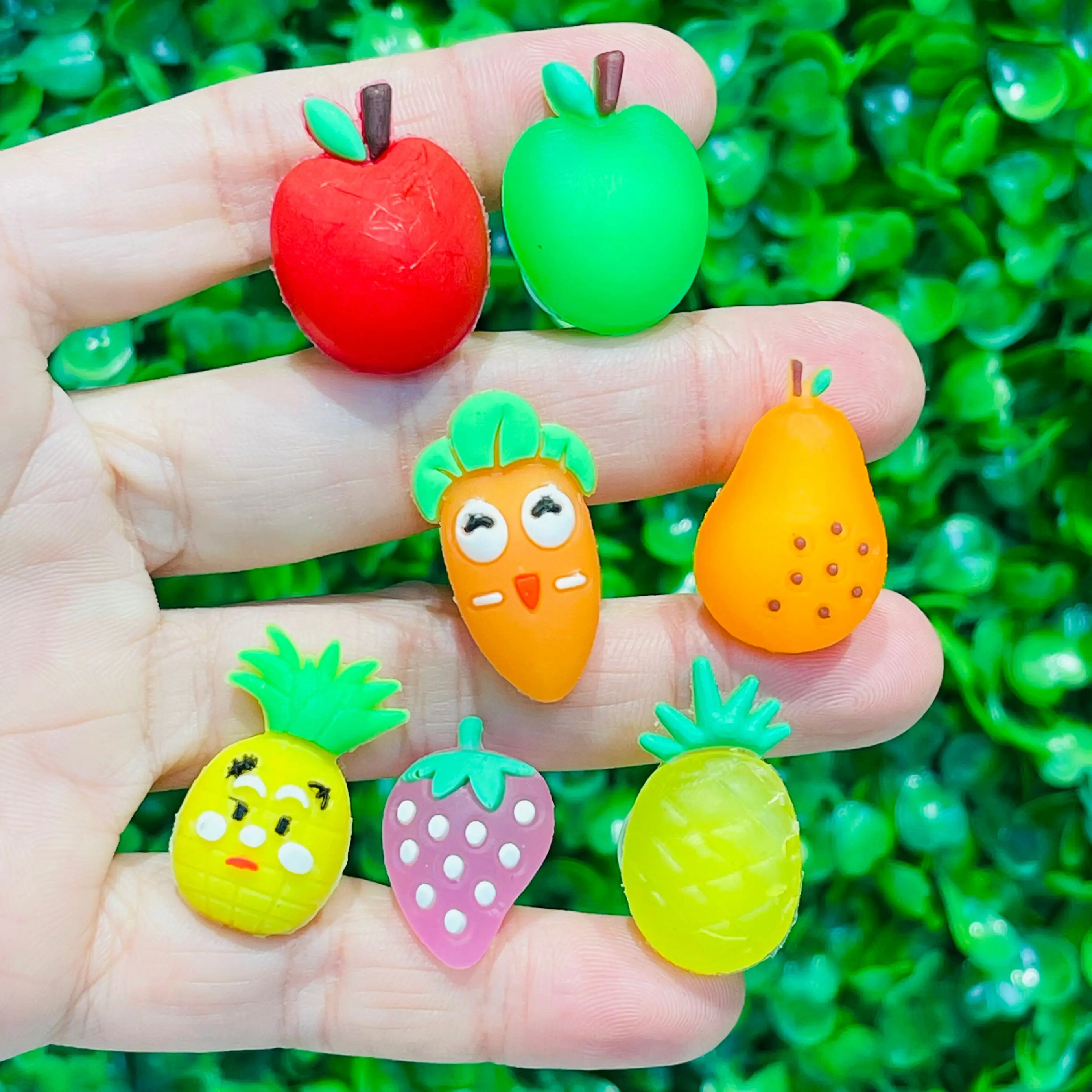 1-7Pcs Cartoon Fruit Apple Strawberry Resin Buckle Clog Hole Slipper Ornaments Sandals Shoe Charms Fit Wristbands Accessories
1-7Pcs Cartoon Fruit Apple Strawberry Resin Buckle Clog Hole Slipper Ornaments Sandals Shoe Charms Fit Wristbands Accessories