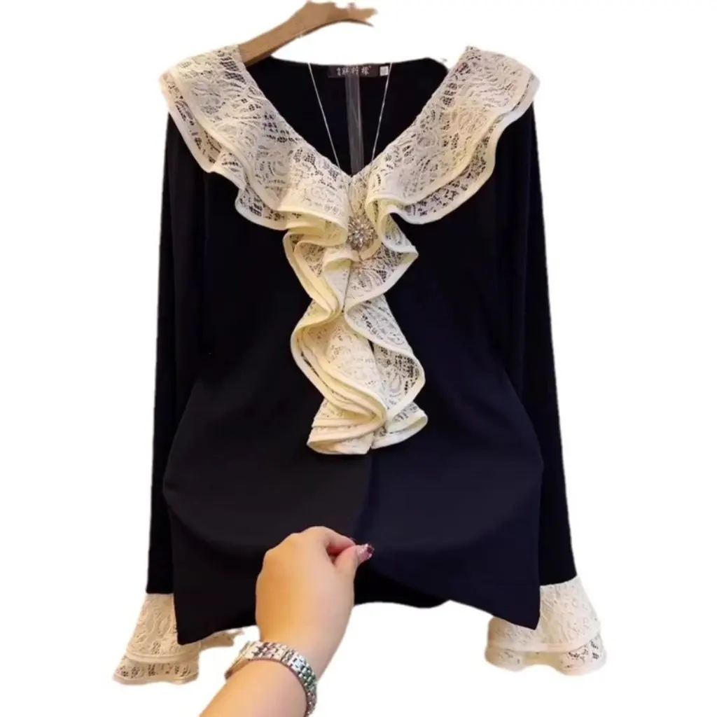Black Lace Ruffled V-neck T-shirt Autumn Fashion All-match Loose High-end Sense Women's Top Original Work
Black Lace Ruffled V-neck T-shirt Autumn Fashion All-match Loose High-end Sense Women's Top Original Work