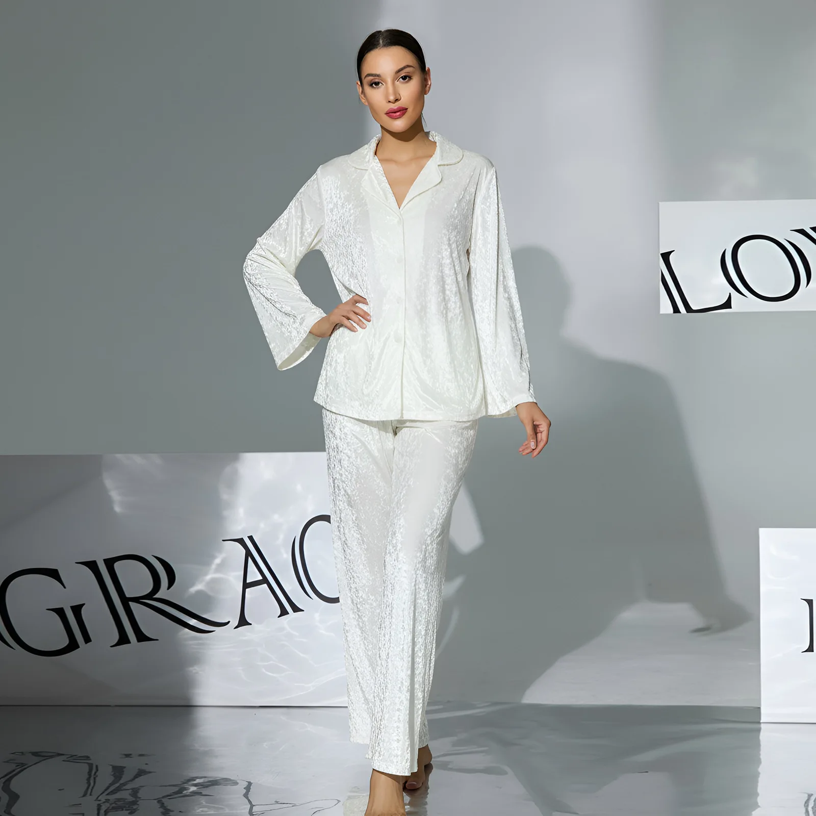 White Velvet Pajamas Two-piece Set Lapel Long-sleeved Trousers Light Luxury Elegant and Comfortable Loungewear Cw64608
White Velvet Pajamas Two-piece Set Lapel Long-sleeved Trousers Light Luxury Elegant and Comfortable Loungewear Cw64608