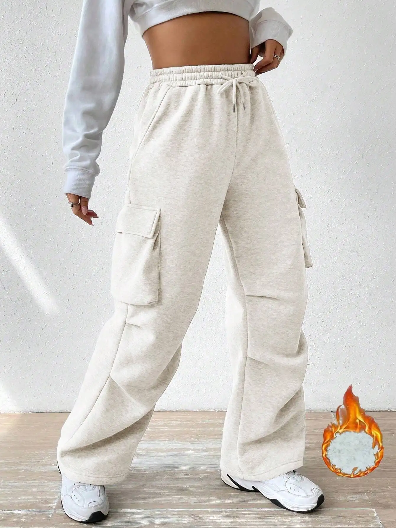 Женские флисовые брюки-карго оверсайз с завязками на талии и плиссированными карманами
Женские флисовые брюки-карго оверсайз с завязками на талии и плиссированными карманами