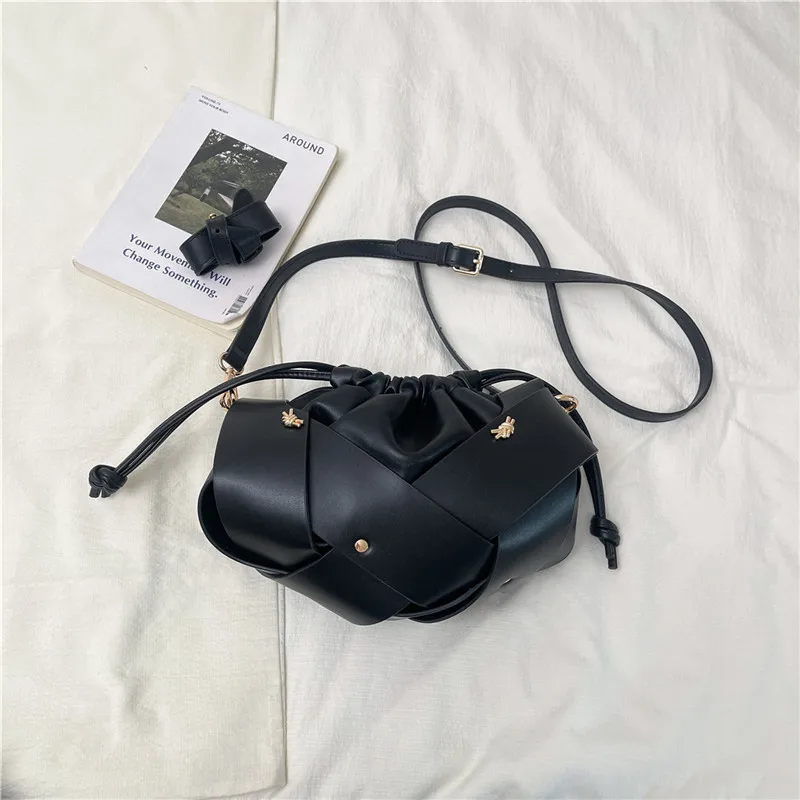 Premium leather woven shoulder bag classic retro drawstring cloud handbag French elegant simple solid color crossbody bag new
Premium leather woven shoulder bag classic retro drawstring cloud handbag French elegant simple solid color crossbody bag new