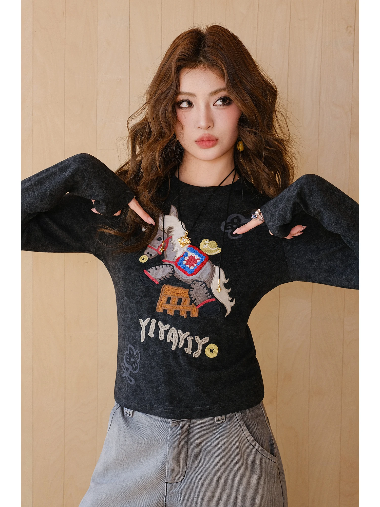 MIUCO Spicy Girl Graffiti Style Long Sleeve Embroidered Slim Fit Short Top for Women round Neck T-Shirt Fashion Design Thinmi...
MIUCO Spicy Girl Graffiti Style Long Sleeve Embroidered Slim Fit Short Top for Women round Neck T-Shirt Fashion Design Thinmi...