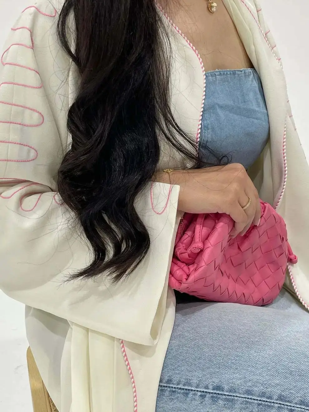 Мусульманская женская бежевая Абая с розовой строчкой, длинный халат свободного покроя, идеально подходящий для исламской скромной моды, повседневная одежда, повседневные случаи
Мусульманская женская бежевая Абая с розовой строчкой, длинный халат свободного покроя, идеально подходящий для исламской скромной моды, повседневная одежда, повседневные случаи