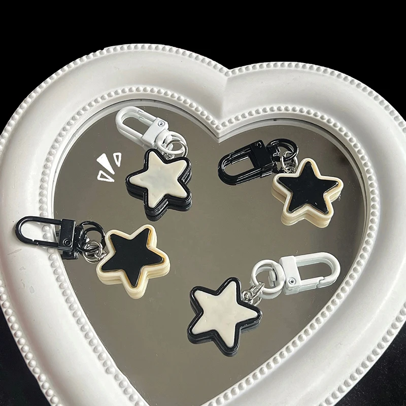 Cute Simple Black White Stars Keyring Y2k Vintage Pentagram Keychain Bag Pendant Decorations Girls Boys Gifts
Cute Simple Black White Stars Keyring Y2k Vintage Pentagram Keychain Bag Pendant Decorations Girls Boys Gifts