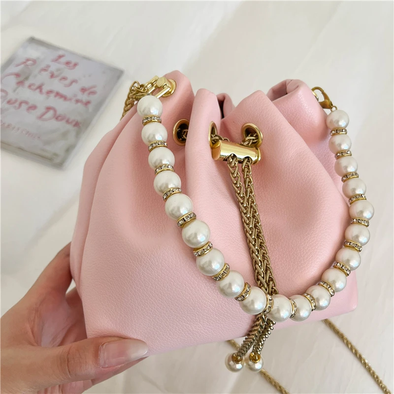 Elegant Pearl Handle Drawstring Mini Bucket Bag Wedding Evening Party Shoulder Bags Soft PU Leather Gold Chain Crossbody Purse
Elegant Pearl Handle Drawstring Mini Bucket Bag Wedding Evening Party Shoulder Bags Soft PU Leather Gold Chain Crossbody Purse