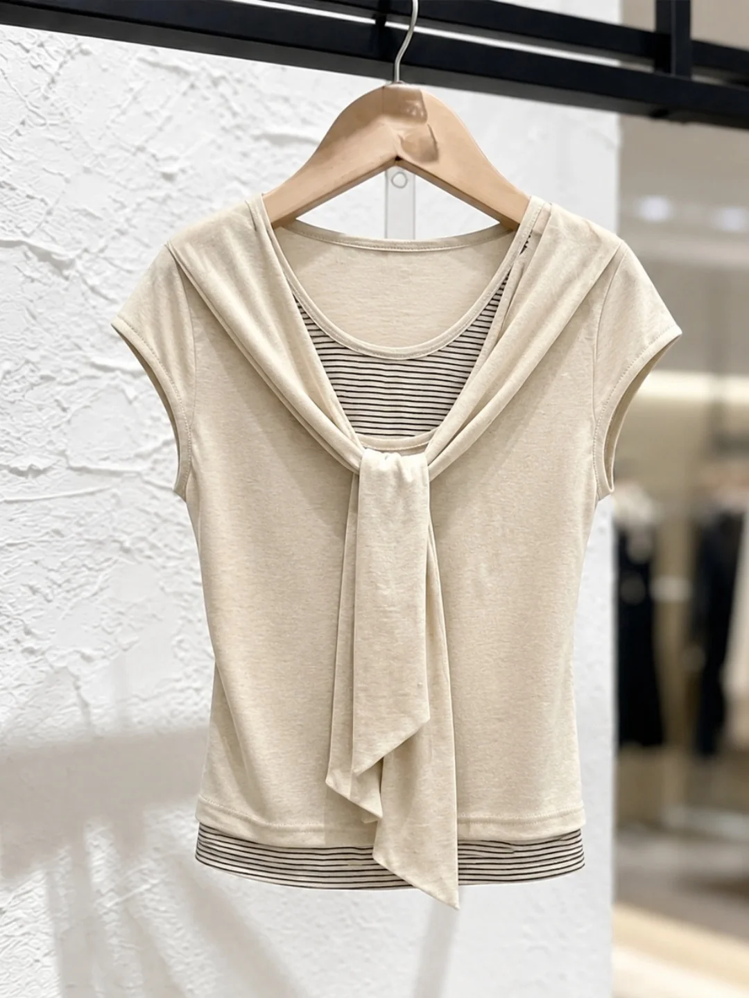 Fashionable Color Block Shoulder T-Shirt Women's Korean Style Straight Cut Short Sleeve Casual Top Unique Design Summer 2026
Fashionable Color Block Shoulder T-Shirt Women's Korean Style Straight Cut Short Sleeve Casual Top Unique Design Summer 2026