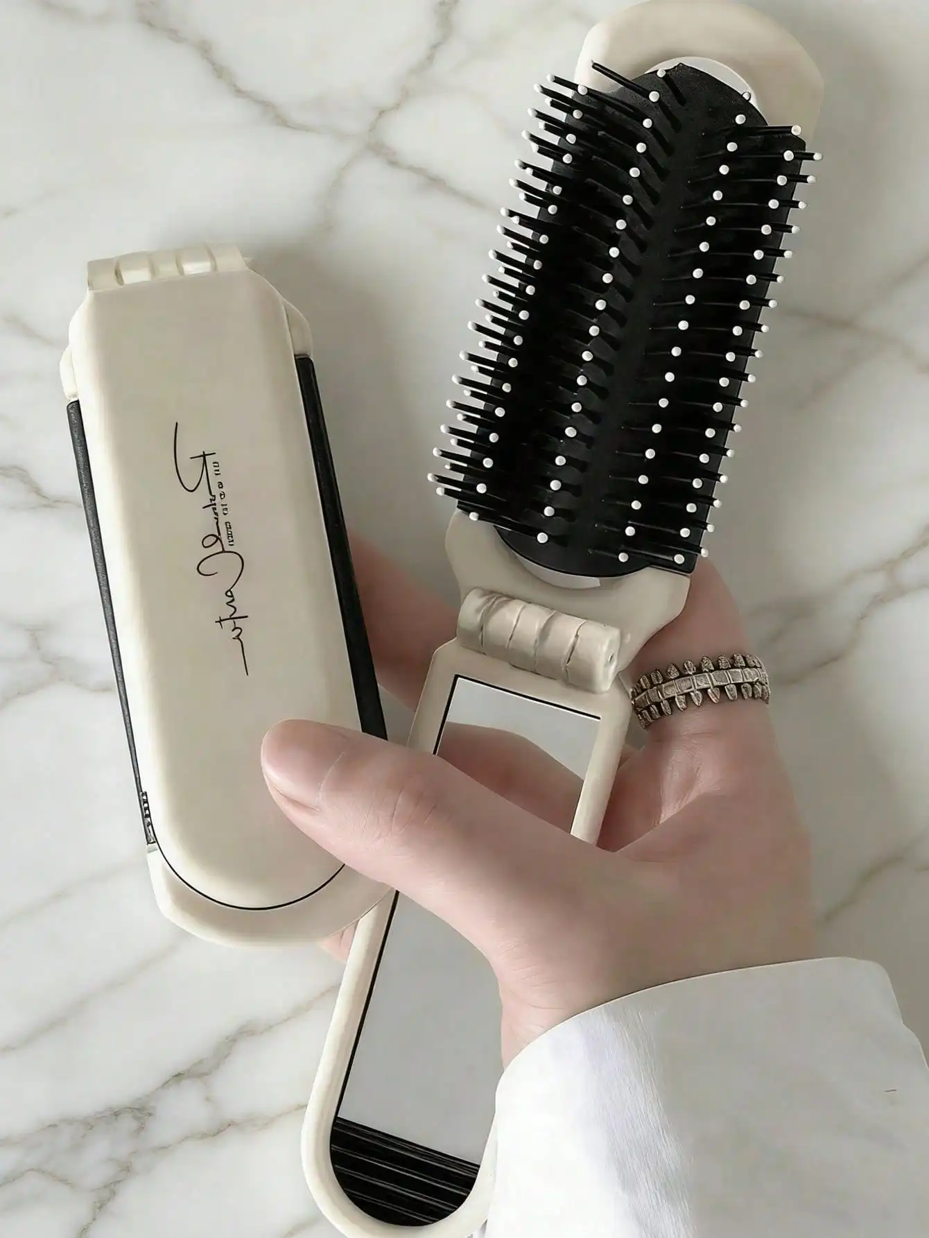 Pink Bow 26 Letter Round Folding Comb With Mirror, 2-In-1 Portable Folding Makeup Mirror Comb, Mini Foldable Air Cushion Massage Brush, Suitable For Wedding, Travel, Camping, Office, Business Trip, Sports, Outdoor, Performance, Hair Grooming, Multifunctio
Pink Bow 26 Letter Round Folding Comb With Mirror, 2-In-1 Portable Folding Makeup Mirror Comb, Mini Foldable Air Cushion Massage Brush, Suitable For Wedding, Travel, Camping, Office, Business Trip, Sports, Outdoor, Performance, Hair Grooming, Multifunctio