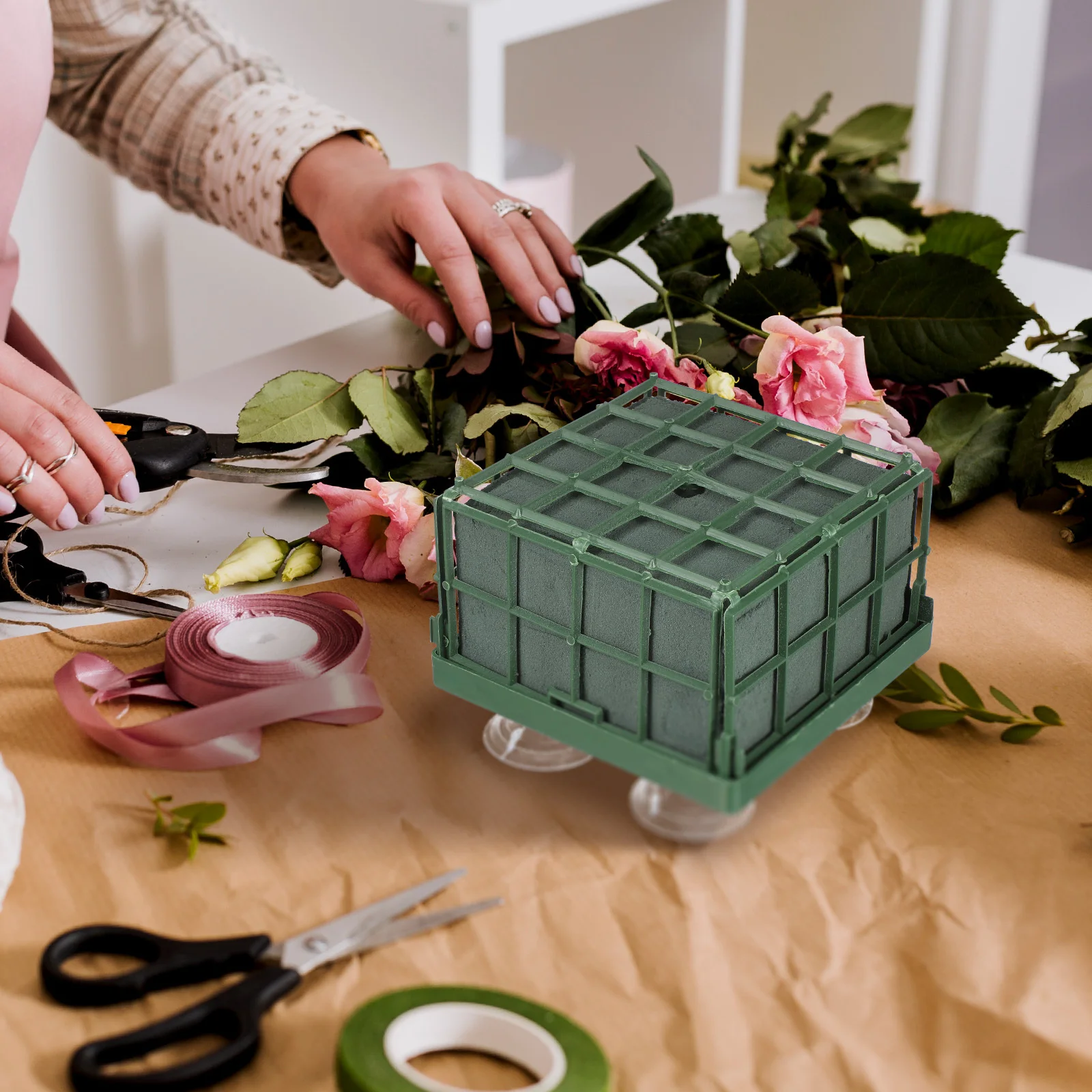 Square 5 Suckers Wedding Car Centerpiece Base Strong Adhesion Fresh Flower Holder for Wedding Car Decoration Holiday Event Use
Square 5 Suckers Wedding Car Centerpiece Base Strong Adhesion Fresh Flower Holder for Wedding Car Decoration Holiday Event Use