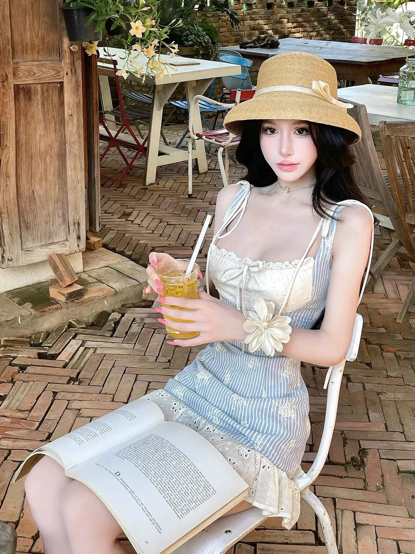 Slimming Hollow out Strapless Dress French Style High Waist Short Skirt for plus Size Women Sweet Summer Sundress
Slimming Hollow out Strapless Dress French Style High Waist Short Skirt for plus Size Women Sweet Summer Sundress
