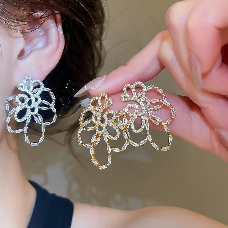 Minar Luxury Full CZ Cubic Zirconia Hollow Out Metallic Flower Drop Earrings for Women Real Gold Silver Plated Copper Jewelry
Minar Luxury Full CZ Cubic Zirconia Hollow Out Metallic Flower Drop Earrings for Women Real Gold Silver Plated Copper Jewelry