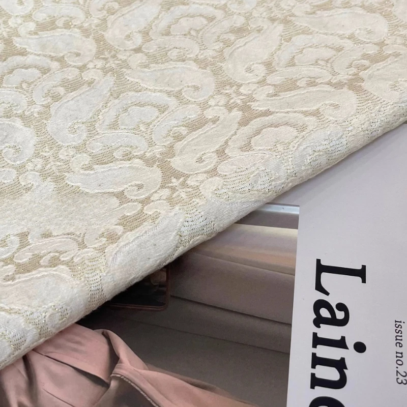 Элегантная тканая золотая классическая ткань с объемным узором в виде облака, тяжелая жаккардовая ткань с тиснением для платья Cheongsam Hanfu, сделай сам
Элегантная тканая золотая классическая ткань с объемным узором в виде облака, тяжелая жаккардовая ткань с тиснением для платья Cheongsam Hanfu, сделай сам