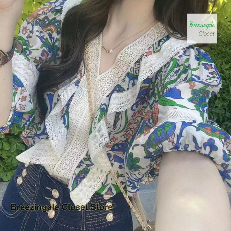 French V-neck lace stitching vintage floral shirt women's summer new fashion design sense niche sweet bubble sleeve floral top
French V-neck lace stitching vintage floral shirt women's summer new fashion design sense niche sweet bubble sleeve floral top