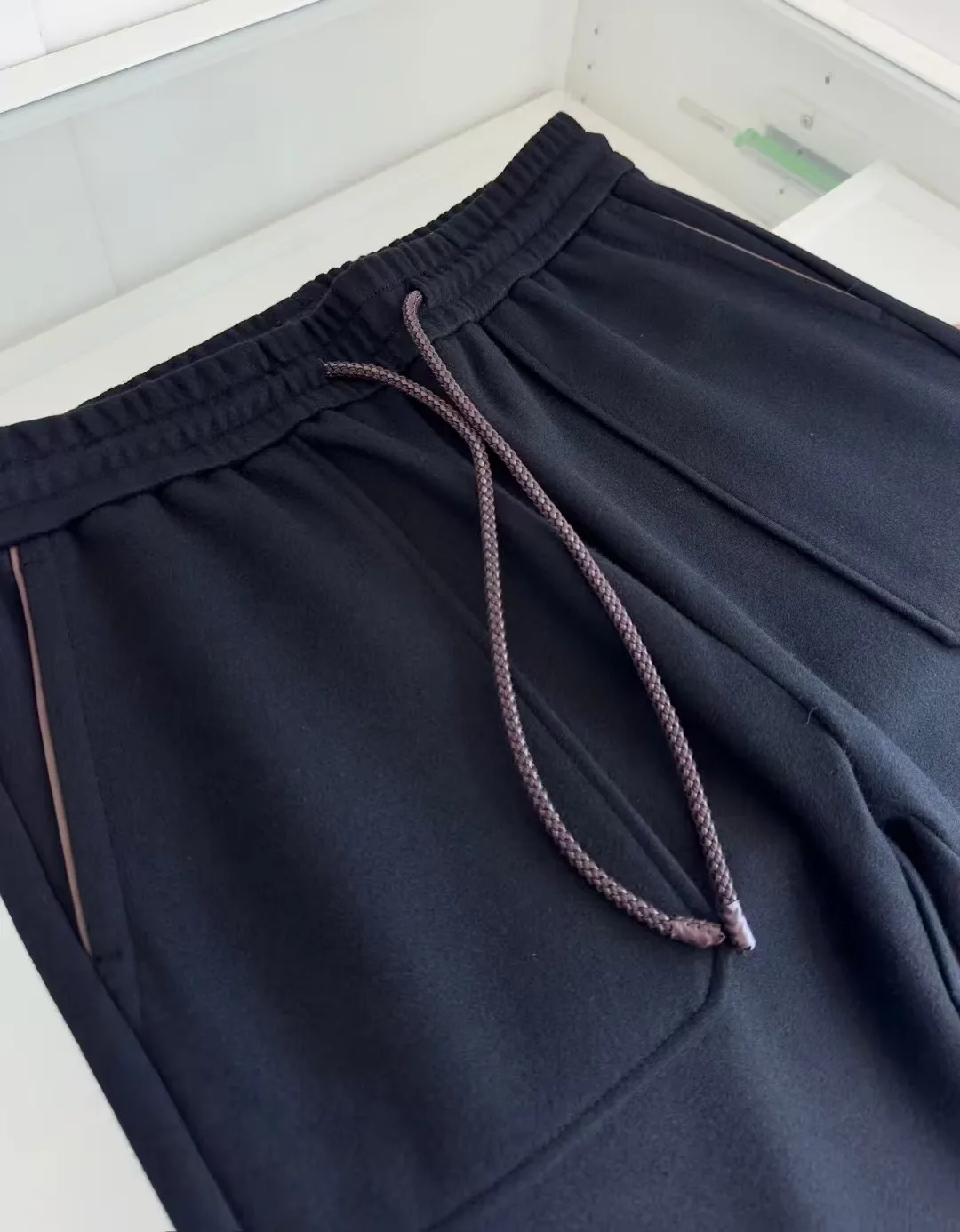 DIKU JING Men's new 2024 autumn and winter warm and stylish wool wool blend elastic waist straight leg casual pants M-3XL
DIKU JING Men's new 2024 autumn and winter warm and stylish wool wool blend elastic waist straight leg casual pants M-3XL