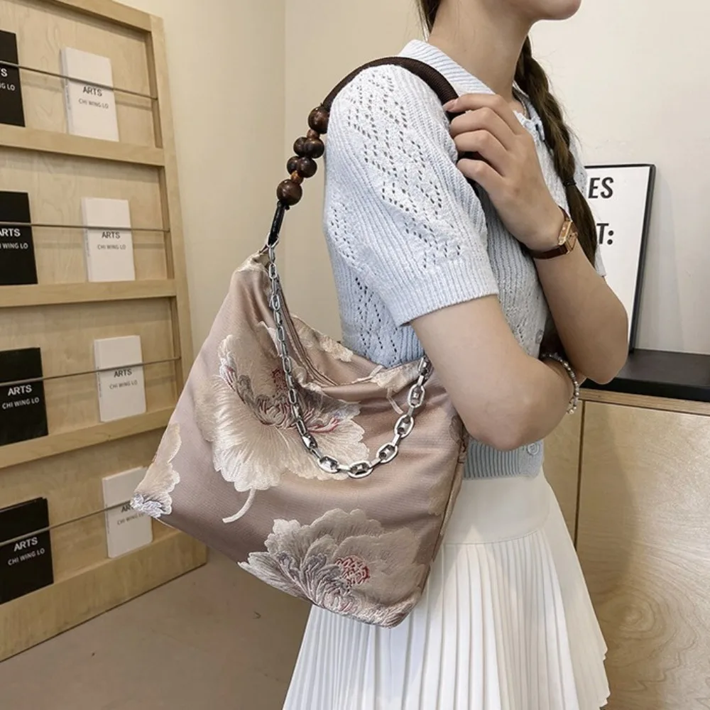 Chinese Style Embroidery Underarm Bag Large Capacity Elegant Hanfu Handbag Commuting Cheongsam Accessories Ladies Clutch Bag
Chinese Style Embroidery Underarm Bag Large Capacity Elegant Hanfu Handbag Commuting Cheongsam Accessories Ladies Clutch Bag