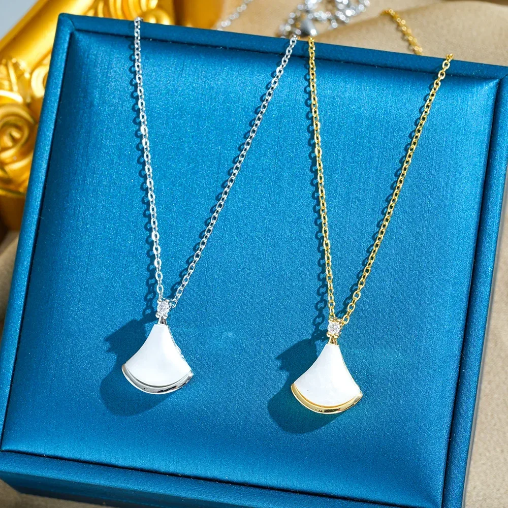 A light luxury women's collarbone chain fan-shaped dress, versatile and high-end, with a titanium steel necklace
A light luxury women's collarbone chain fan-shaped dress, versatile and high-end, with a titanium steel necklace