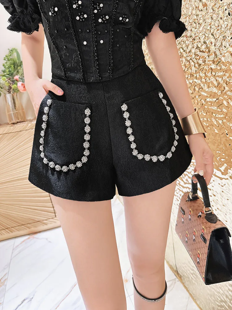 Autumn Winter New Heavy Rhinestone Floral Buckle Pocket Dark Pattern Wide Leg Shorts for Women's Black Casual Short Pants 2023
Autumn Winter New Heavy Rhinestone Floral Buckle Pocket Dark Pattern Wide Leg Shorts for Women's Black Casual Short Pants 2023