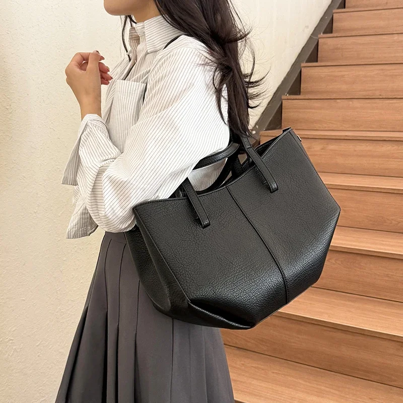 Large capacity outdoor casual handbag, new fashionable zipper shoulder bag, women's fashionable crossbody bag
Large capacity outdoor casual handbag, new fashionable zipper shoulder bag, women's fashionable crossbody bag