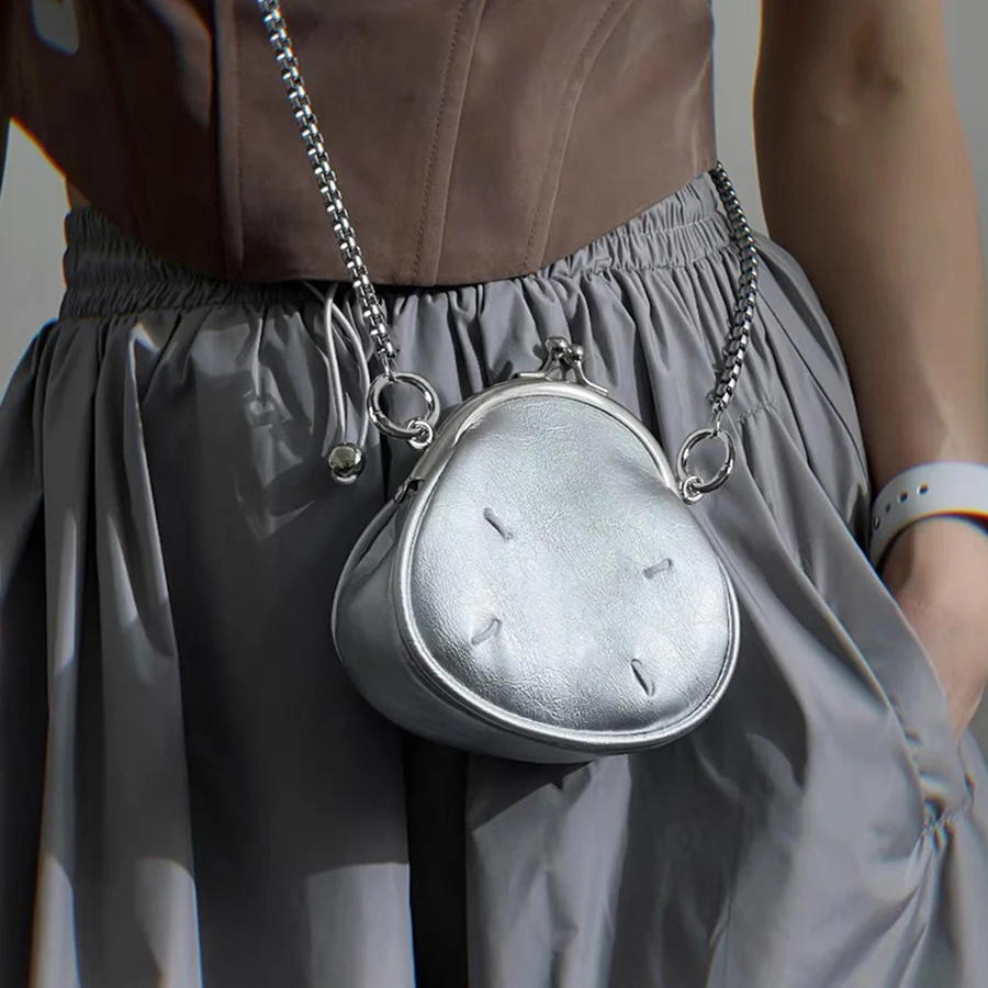 Chain Shoulder Bags Women Retro Frame Purses Girls Crossbody Messenger Bag Small handbags Phone Party Faux Oil Leather Clip Bags
Chain Shoulder Bags Women Retro Frame Purses Girls Crossbody Messenger Bag Small handbags Phone Party Faux Oil Leather Clip Bags