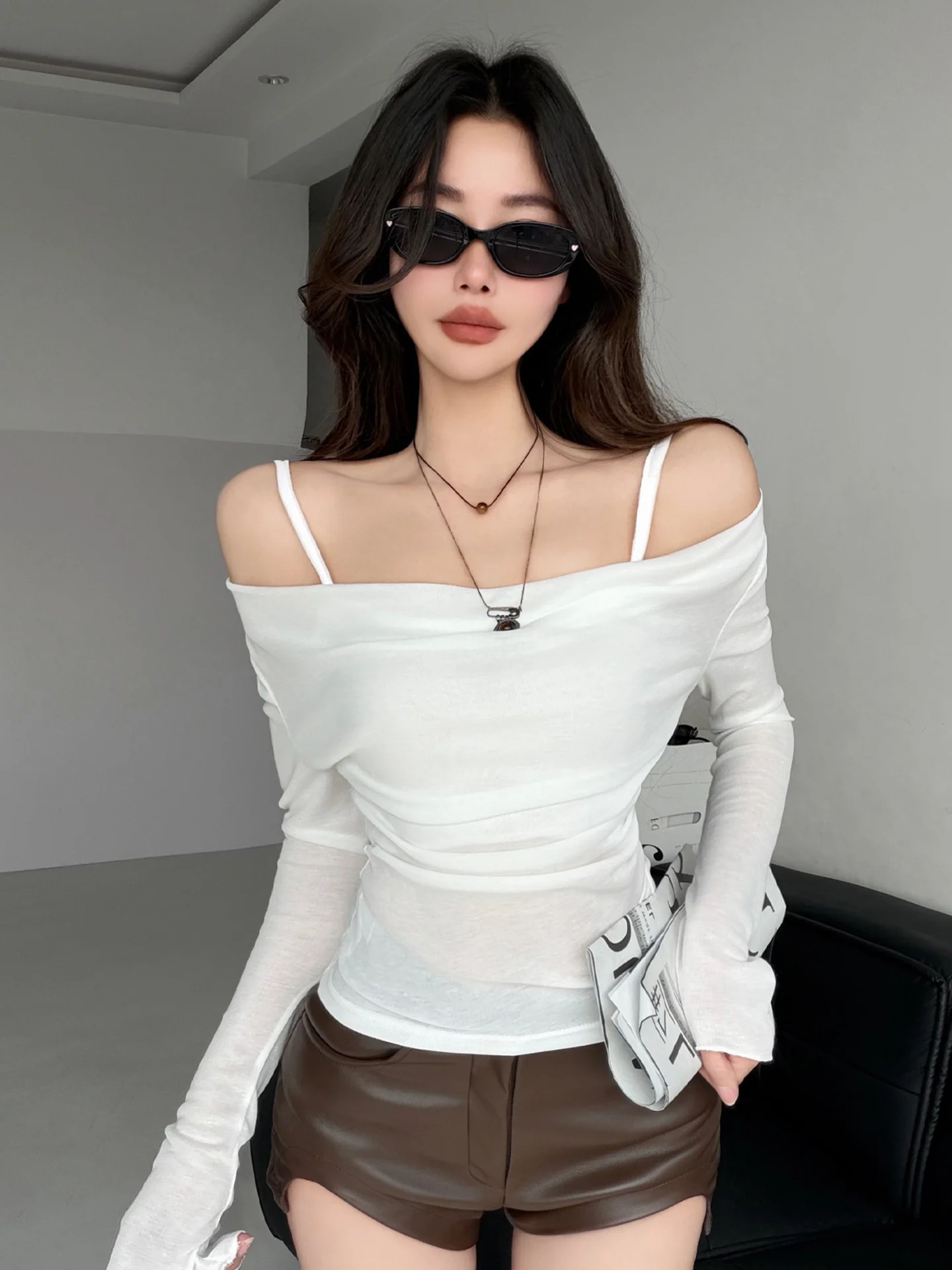 Slim Fit Long Sleeve T-Shirt Women's White Shoulder Bared Base Layer Top Sexy Lazy Pure Desire European Ni Casual Streetwear
Slim Fit Long Sleeve T-Shirt Women's White Shoulder Bared Base Layer Top Sexy Lazy Pure Desire European Ni Casual Streetwear