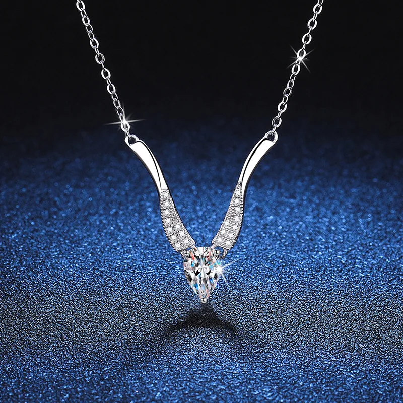 S925 Sterling Silver Necklace for Women Simple Möbius D Color Moissanite 80 Points Water Drop Pendant Moissanite Necklace
S925 Sterling Silver Necklace for Women Simple Möbius D Color Moissanite 80 Points Water Drop Pendant Moissanite Necklace