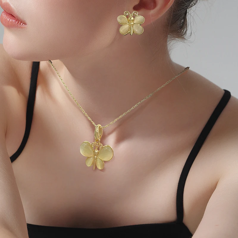 New Women Butterfly Pendant Necklace Earrings Set 18K Gold Plated Fashion Opal Jewelry Wedding Party Gift
New Women Butterfly Pendant Necklace Earrings Set 18K Gold Plated Fashion Opal Jewelry Wedding Party Gift