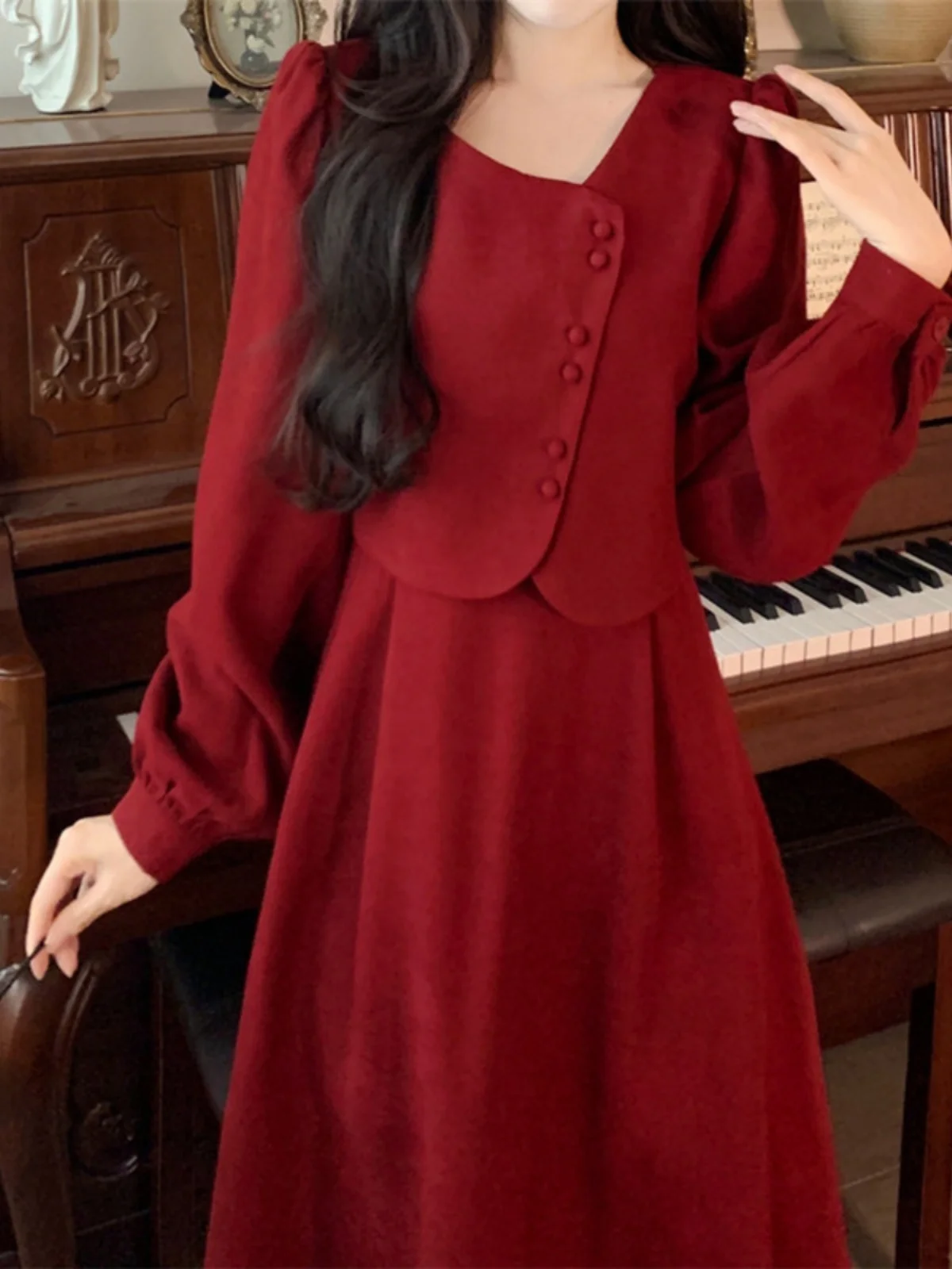 Ретро-платье винного цвета для женщин, осенне-зимнее, больших размеров, скрывающее живот, с эффектом похудения, с оригинальным дизайном, имитация двух частей
Ретро-платье винного цвета для женщин, осенне-зимнее, больших размеров, скрывающее живот, с эффектом похудения, с оригинальным дизайном, имитация двух частей