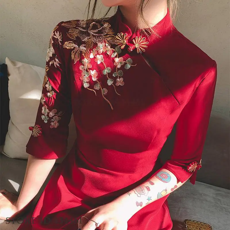 Chinese Style Women's Dresses Chongsam Vintage Classic Embroidery Bride Wedding Dress Evening Party Dress Elegant Maxi Dress
Chinese Style Women's Dresses Chongsam Vintage Classic Embroidery Bride Wedding Dress Evening Party Dress Elegant Maxi Dress