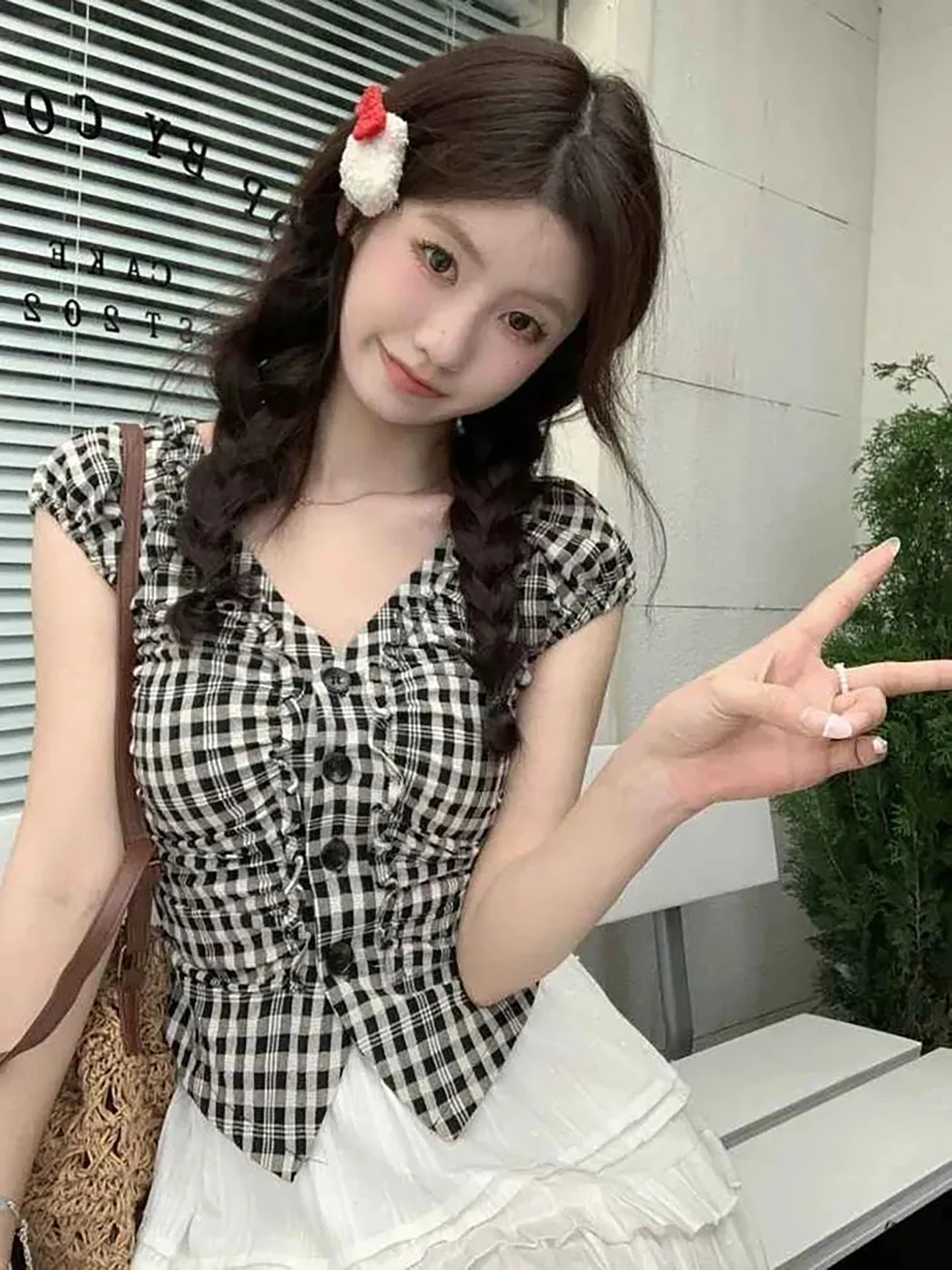 Retro Style Women's Shirt Summer New Korean Version Pleated Plaid Design Slimming Sweet And Spicy Girl Teenage Top French Style
Retro Style Women's Shirt Summer New Korean Version Pleated Plaid Design Slimming Sweet And Spicy Girl Teenage Top French Style