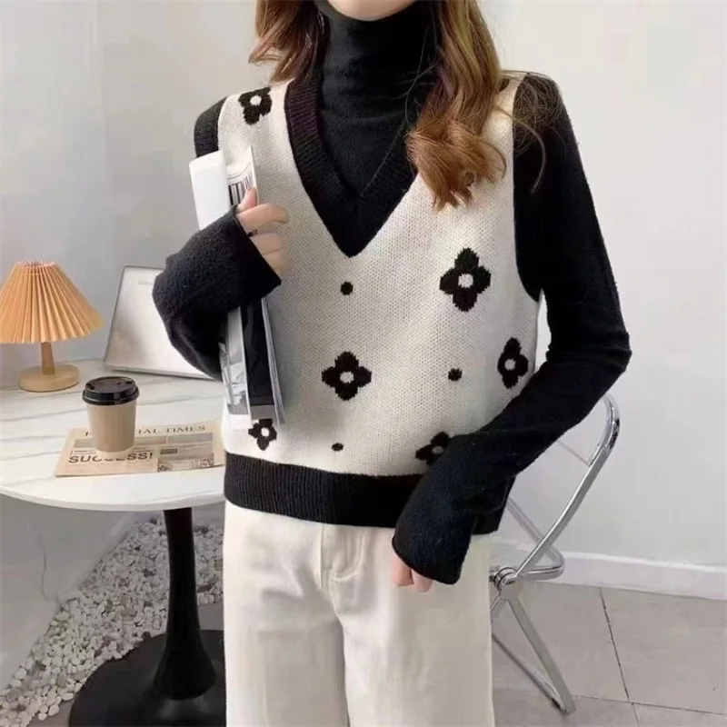 Women's Autumn Winter V-neck Flower Patchwork Knitted Sweater Vest Fashion Casual Versatile Pullover Fashion Elegant Print Tops
Women's Autumn Winter V-neck Flower Patchwork Knitted Sweater Vest Fashion Casual Versatile Pullover Fashion Elegant Print Tops